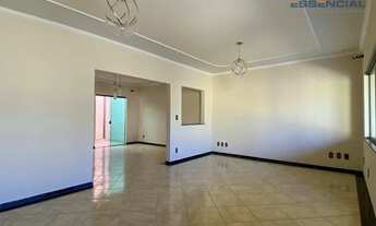 Imagem 6: Casa com 3 dormitórios para alugar, por R$ 3.300/mês - Vila Pinheiro Machado - Botucatu/SP