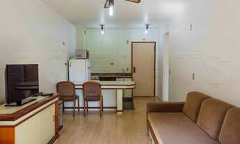 Imagem 2: Flat mobiliado com serviços com 1 amplo dormitório e sala com varanda no Jardins. Sem fiad