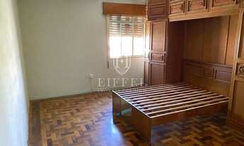 Imagem 5: Casa de modelo antigo, 2 andares