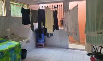 Imagem 5: Casa em rua pública