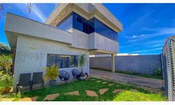 Imagem: Sobrado com quatro quartos sendo três suítes