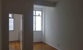 Imagem 2: Apartamento de sala e dois quartos ao lado do Largo do Machado