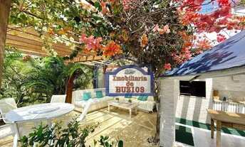 Imagem 2: Lindíssima casa na Ferradura com 7 suítes a passos da praia para aluguel