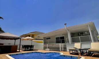 Imagem 4: Casa de condomínio para venda possui 400 metros quadrados com 4 quartos