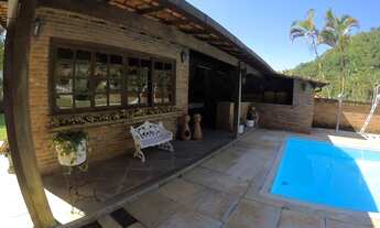 Imagem 2: Belíssima casa de condomínio para venda possui 286 metros quadrados com 5 quartos