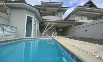 Imagem 2: Casa triplex 250m2 com 4 suítes no Condomínio Terra América