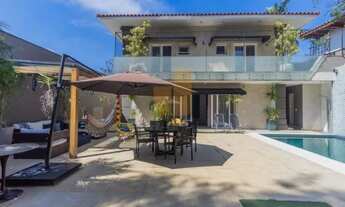 Imagem: Casa assobradada com 6 Dormitórios 4 Vagas