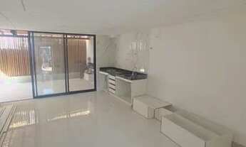 Imagem 2: Alugo apartamento térreo Garden em Buraquinho 2/4 sendo ambas suítes