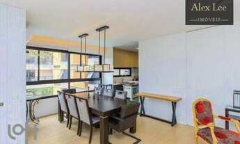 Imagem 2: Moema, com 2 suites e 2 vagas