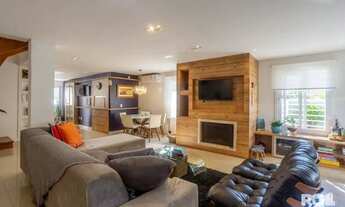 Imagem 2: Casa, totalmente mobiliada, 3 dormitórios, 1 uma suíte com closet e sacada