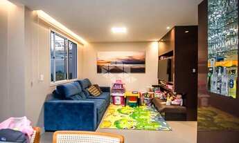 Imagem: Sobrado finamente decorado com 3 (três)