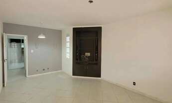 Imagem 13: Casa na Imbetiba para aluguel com 3 suítes, sendo 1 no térreo, e 2 vagas de garagem, Macaé