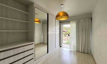 Imagem 3: Casa com 03 dormitórios, sendo uma suíte com sacada, além de um banheiro social e um terra