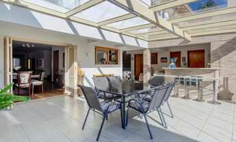 Imagem 3: Casa com 5 Dormitórios, Suíte Master e Piscina no Jardim Planalto