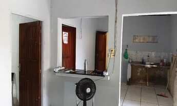 Imagem 4: Vendo casa com 4 quartos,sala de jantar, sala de estar,cozinha, varanda ampla toda murada