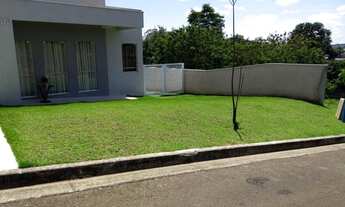 Imagem 2: Casa de condomínio térrea para venda possui 229 metros quadrados com 3 quartos