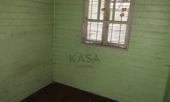 Imagem 2: Casa de madeira com 02 dormitórios, sala de estar, cozinha, banheiro e entrada p/carro...