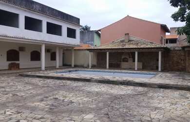 Imagem 7: Casa 13 Quartos, 2 Andares + Terraço - 750m² de Terreno - Piscina e Churrasqueira