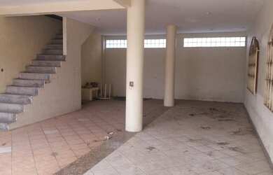 Imagem 7: Casa 13 Quartos, 2 Andares + Terraço - 750m² de Terreno - Piscina e Churrasqueira