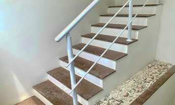 Imagem 7: Casa de alto padrão a uma quadra do mar