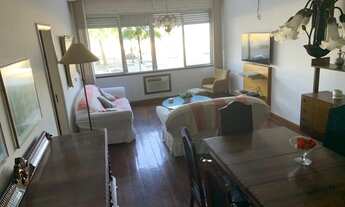 Imagem 2: Excelente apartamento frontal ao mar de Copacabana com 132 m2 sendo 3 quantos 1 suite dep