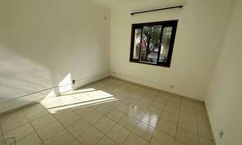 Imagem 3: Casa de condomínio para aluguel tem 159 metros quadrados com 4 quartos