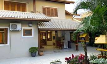 Imagem 2: Casa para Venda em Florianópolis, Itacorubi, 4 dormitórios, 2 suítes, 4 banheiros, 2 vagas