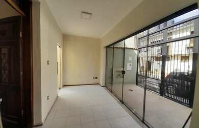 Imagem 3: Casa para venda tem 196 metros quadrados com 2 quartos em Centro - Pouso Alegre - MG