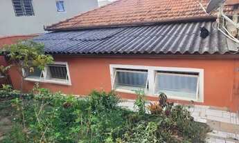 Imagem 3: Casa em rua pública