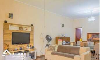 Imagem 2: Casa térrea em rua tranquila da Barcelona