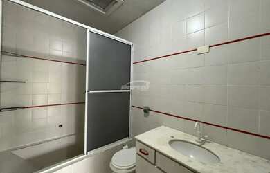 Imagem 6: Casa com 03 dormitórios, sendo uma suíte com sacada, além de um banheiro social e um terra