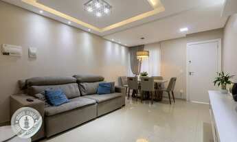 Imagem 7: VENDA - Sobrado mobiliado com 2 suítes (ambas com sacada), 1 vaga de garagem coberta, no b