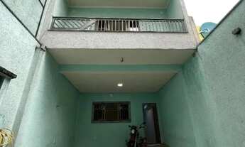 Imagem: Casa com 3 andares com 7 quartos ou salas