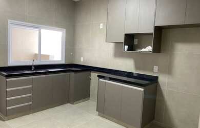 Imagem 3: Casa para venda possui 150 metros quadrados com 3 quartos em Jardim Patrícia - Uberlândia