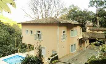 Imagem: MARAVILHOSA CASA CERCADA DE VERDE COM 03