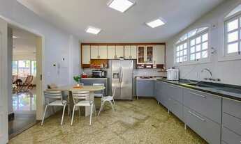 Imagem 6: Casa localizada no Condomínio Alameda dos Eucaliptos, com 447m² e 4 quartos