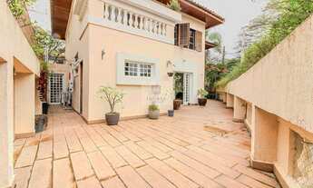 Imagem: Casa Encantadora em Rua Tranquila e Arborizada