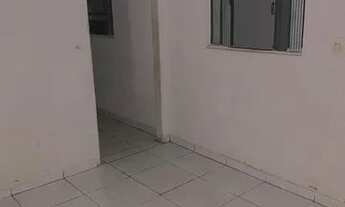 Imagem 2: Alugo um barracão com 03 cômodos, banheiro e área