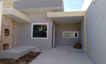 Imagem: Casa plana com três quartos em rua privativa