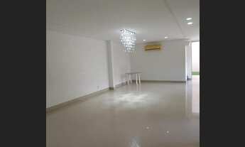 Imagem 7: Casa vincetore para venda possui 537 metros quadrados com 5 quartos em Flores - Manaus