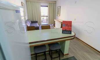 Imagem 4: Flat mobiliado com arrumação de quarto, com cozinha completa com geladeira grande. Sem bur