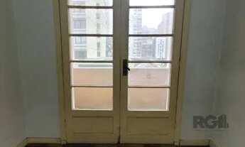 Imagem 3: Apartamento com 2 dormitórios, com sacada no Bairro Centro Histórico