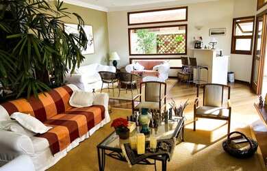 Imagem 6: Casa de condomínio para venda tem 380 metros quadrados com 4 quartos