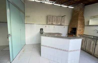 Imagem 5: Casa de condomínio para aluguel e venda possui 336 metros quadrados com 4 quartos