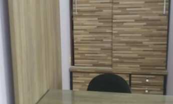 Imagem 3: Sala comercial completa com consultório, recepção e banheiro no centro da cidade