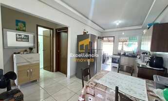 Imagem 3: Casa com rua asfaltada no litoral