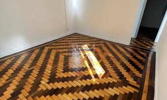 Imagem 3: Apartamento de dois dormitórios, banheiro e sala no bairro da Azenha em Porto Alegre