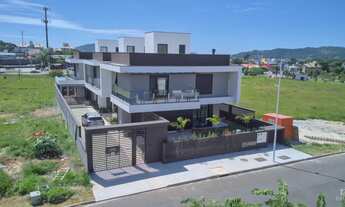 Imagem: CASA NA LAGOA DA CONCEIÇÃO MODERNO E ALTO