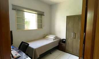 Imagem 4: Casa à venda em Rio Verde com espaço amplo, 3 quartos, armários e quintal espaçoso