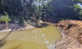 Imagem: Chácara com barracão e ribeirão no fundo